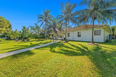 Casa en venta en Homestead, Florida, 6 dormitorios, 391.4 m2 № 1949551 - foto 19
