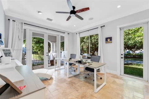 Casa en venta en Homestead, Florida, 6 dormitorios, 391.4 m2 № 1949551 - foto 8