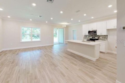 House in Edgewater, Florida 4 bedrooms, 172.43 sq.m. № 1130421 - photo 4