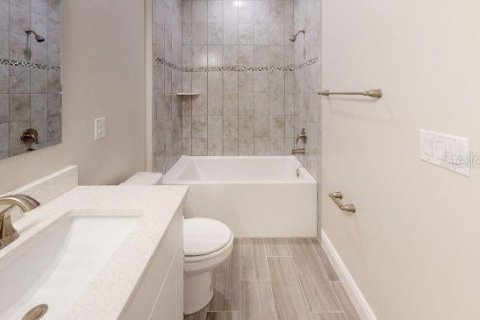 House in Edgewater, Florida 4 bedrooms, 172.43 sq.m. № 1130421 - photo 10
