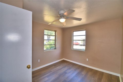 House in Frostproof, Florida 3 bedrooms, 140.19 sq.m. № 1608392 - photo 18