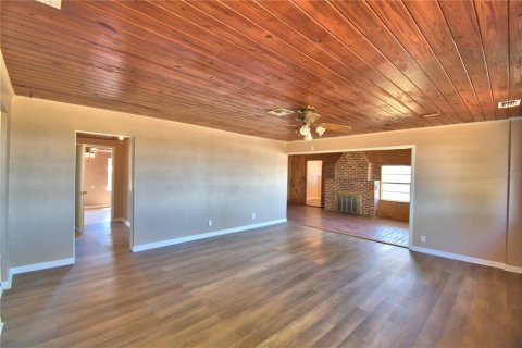 House in Frostproof, Florida 3 bedrooms, 140.19 sq.m. № 1608392 - photo 16