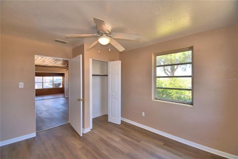 House in Frostproof, Florida 3 bedrooms, 140.19 sq.m. № 1608392 - photo 19