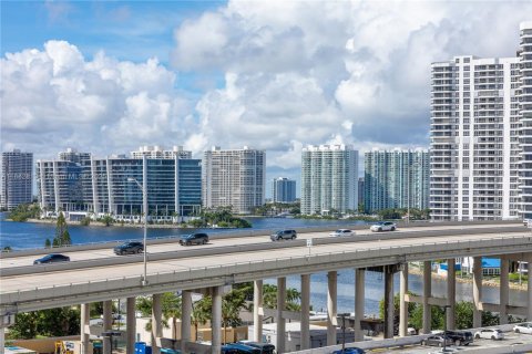 Condo in Sunny Isles Beach, Florida, 1 bedroom  № 1931960 - photo 23