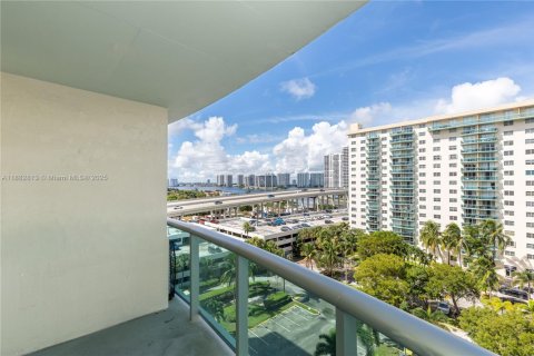 Condo in Sunny Isles Beach, Florida, 1 bedroom  № 1931960 - photo 20