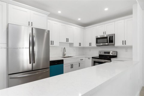 Condo in Sunny Isles Beach, Florida, 1 bedroom  № 1931960 - photo 5