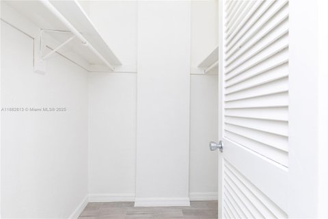 Condo in Sunny Isles Beach, Florida, 1 bedroom  № 1931960 - photo 14