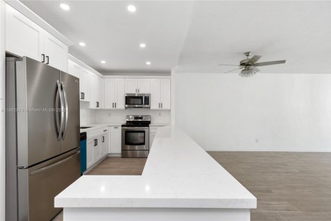 Condo in Sunny Isles Beach, Florida, 1 bedroom  № 1931960 - photo 3
