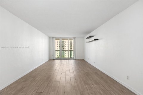 Condo in Sunny Isles Beach, Florida, 1 bedroom  № 1931960 - photo 7