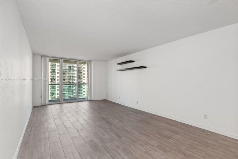 Condo in Sunny Isles Beach, Florida, 1 bedroom  № 1931960 - photo 9