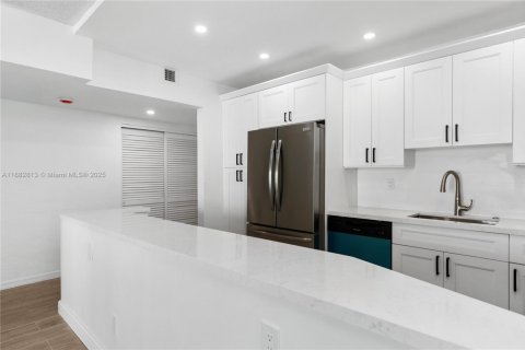 Condo in Sunny Isles Beach, Florida, 1 bedroom  № 1931960 - photo 6