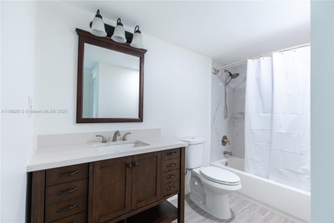 Condo in Sunny Isles Beach, Florida, 1 bedroom  № 1931960 - photo 16