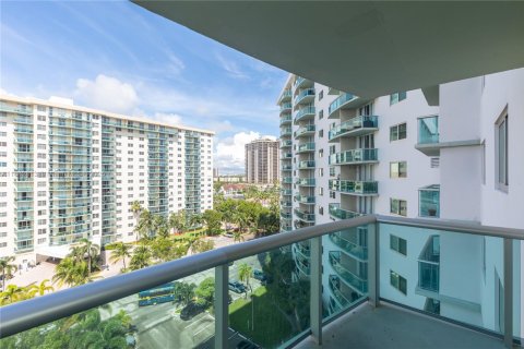 Condo in Sunny Isles Beach, Florida, 1 bedroom  № 1931960 - photo 19