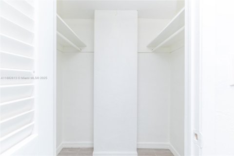 Condo in Sunny Isles Beach, Florida, 1 bedroom  № 1931960 - photo 15