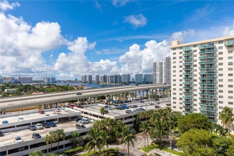 Condo in Sunny Isles Beach, Florida, 1 bedroom  № 1931960 - photo 21