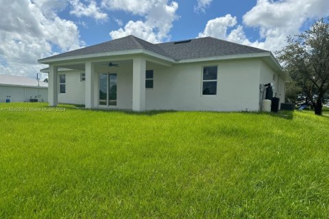 Casa en venta en Lehigh Acres, Florida, 3 dormitorios, 128.86 m2 № 1934192 - foto 15