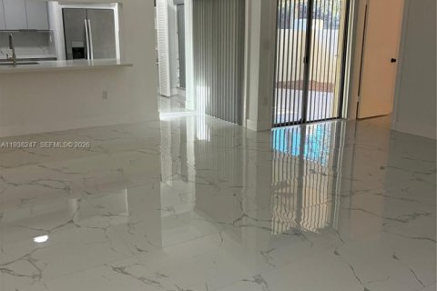 Condo in Miami, Florida, 2 bedrooms  № 1995862 - photo 12