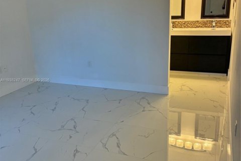 Condo in Miami, Florida, 2 bedrooms  № 1995862 - photo 25