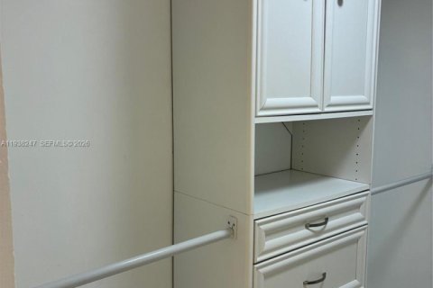 Condo in Miami, Florida, 2 bedrooms  № 1995862 - photo 29