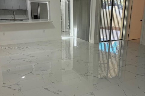 Condo in Miami, Florida, 2 bedrooms  № 1995862 - photo 8