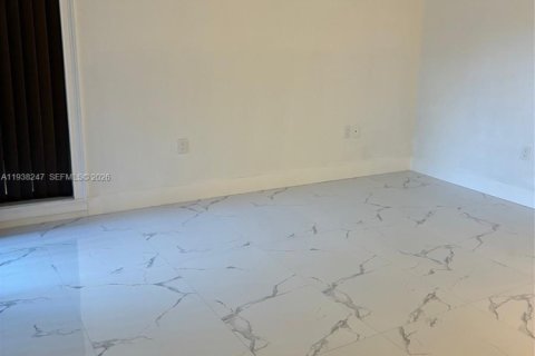 Condo in Miami, Florida, 2 bedrooms  № 1995862 - photo 24