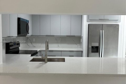 Condo in Miami, Florida, 2 bedrooms  № 1995862 - photo 20