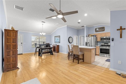 House in The Villages, Florida 3 bedrooms, 162.76 sq.m. № 1815626 - photo 6
