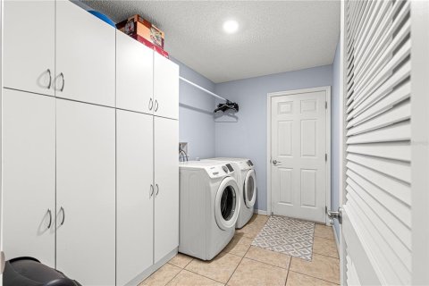 House in The Villages, Florida 3 bedrooms, 162.76 sq.m. № 1815626 - photo 14