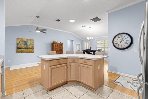 House in The Villages, Florida 3 bedrooms, 162.76 sq.m. № 1815626 - photo 9