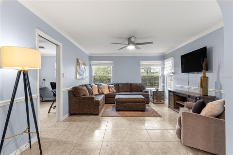 House in The Villages, Florida 3 bedrooms, 162.76 sq.m. № 1815626 - photo 10