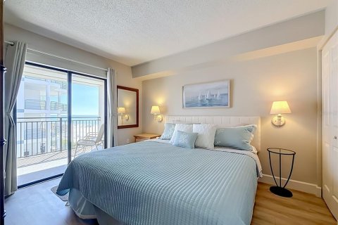 Condo in Saint Pete Beach, Florida, 2 bedrooms № 2420439 - photo 16