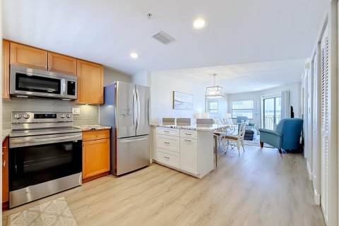 Condo in Saint Pete Beach, Florida, 2 bedrooms № 2420439 - photo 13