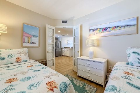 Condo in Saint Pete Beach, Florida, 2 bedrooms № 2420439 - photo 23