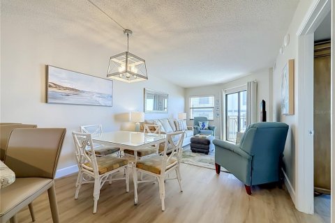 Condo in Saint Pete Beach, Florida, 2 bedrooms № 2420439 - photo 8
