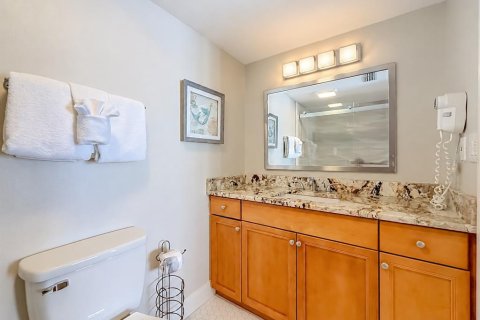 Condo in Saint Pete Beach, Florida, 2 bedrooms № 2420439 - photo 20