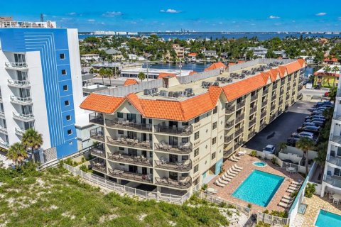 Condo in Saint Pete Beach, Florida, 2 bedrooms № 2420439 - photo 29