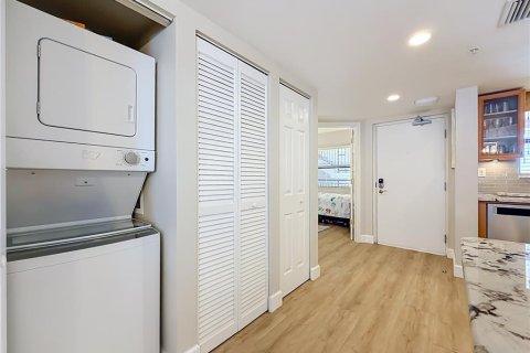 Condo in Saint Pete Beach, Florida, 2 bedrooms № 2420439 - photo 15