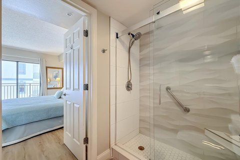 Condo in Saint Pete Beach, Florida, 2 bedrooms № 2420439 - photo 19