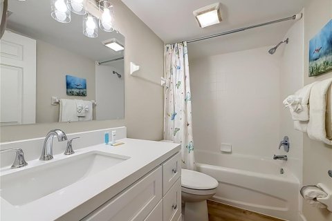 Condo in Saint Pete Beach, Florida, 2 bedrooms № 2420439 - photo 25
