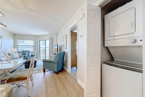 Condo in Saint Pete Beach, Florida, 2 bedrooms № 2420439 - photo 14