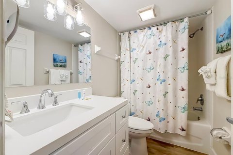 Condo in Saint Pete Beach, Florida, 2 bedrooms № 2420439 - photo 24