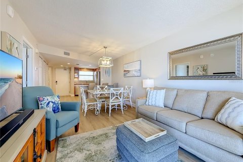 Condo in Saint Pete Beach, Florida, 2 bedrooms № 2420439 - photo 7