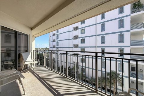 Condo in Saint Pete Beach, Florida, 2 bedrooms № 2420439 - photo 27