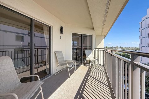 Condo in Saint Pete Beach, Florida, 2 bedrooms № 2420439 - photo 26