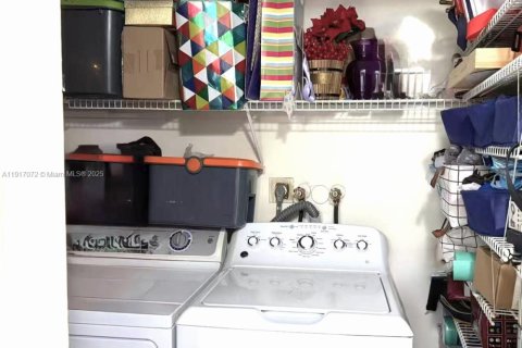 Снять в аренду кондоминиум в Майами, Флорида 2 спальни, 84.54м2, № 1972159 - фото 3