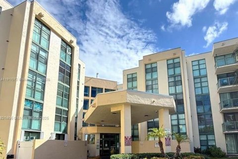 Снять в аренду кондоминиум в Майами, Флорида 2 спальни, 84.54м2, № 1972159 - фото 10