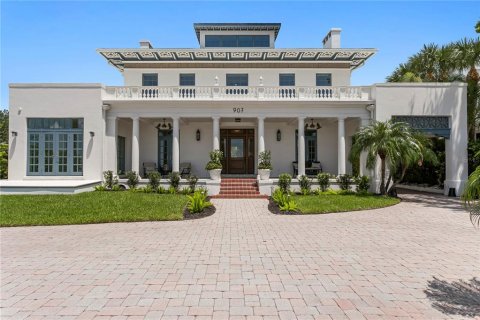 House in Tampa, Florida 4 bedrooms, 526.29 sq.m. № 2358610