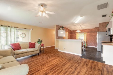 House in South Daytona, Florida 3 bedrooms, 147.99 sq.m. № 2147981 - photo 14