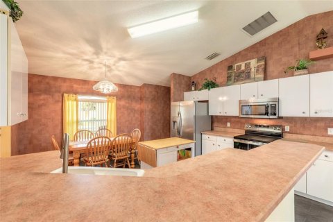 House in South Daytona, Florida 3 bedrooms, 147.99 sq.m. № 2147981 - photo 16