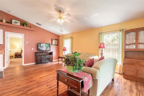 House in South Daytona, Florida 3 bedrooms, 147.99 sq.m. № 2147981 - photo 10